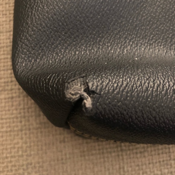 Dooney and bouke crossbody - Picture 5 of 7